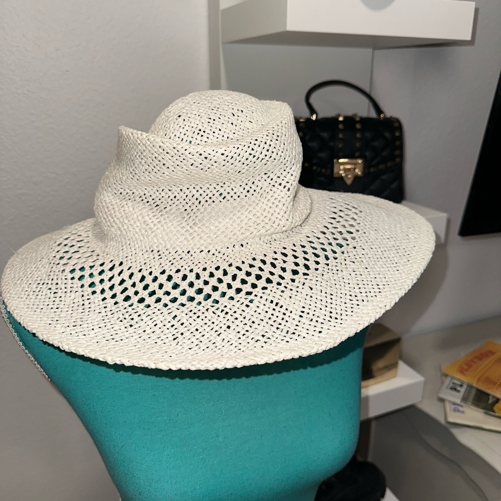 NEW Jacks Surfboards White Beach Hat Never Worn
